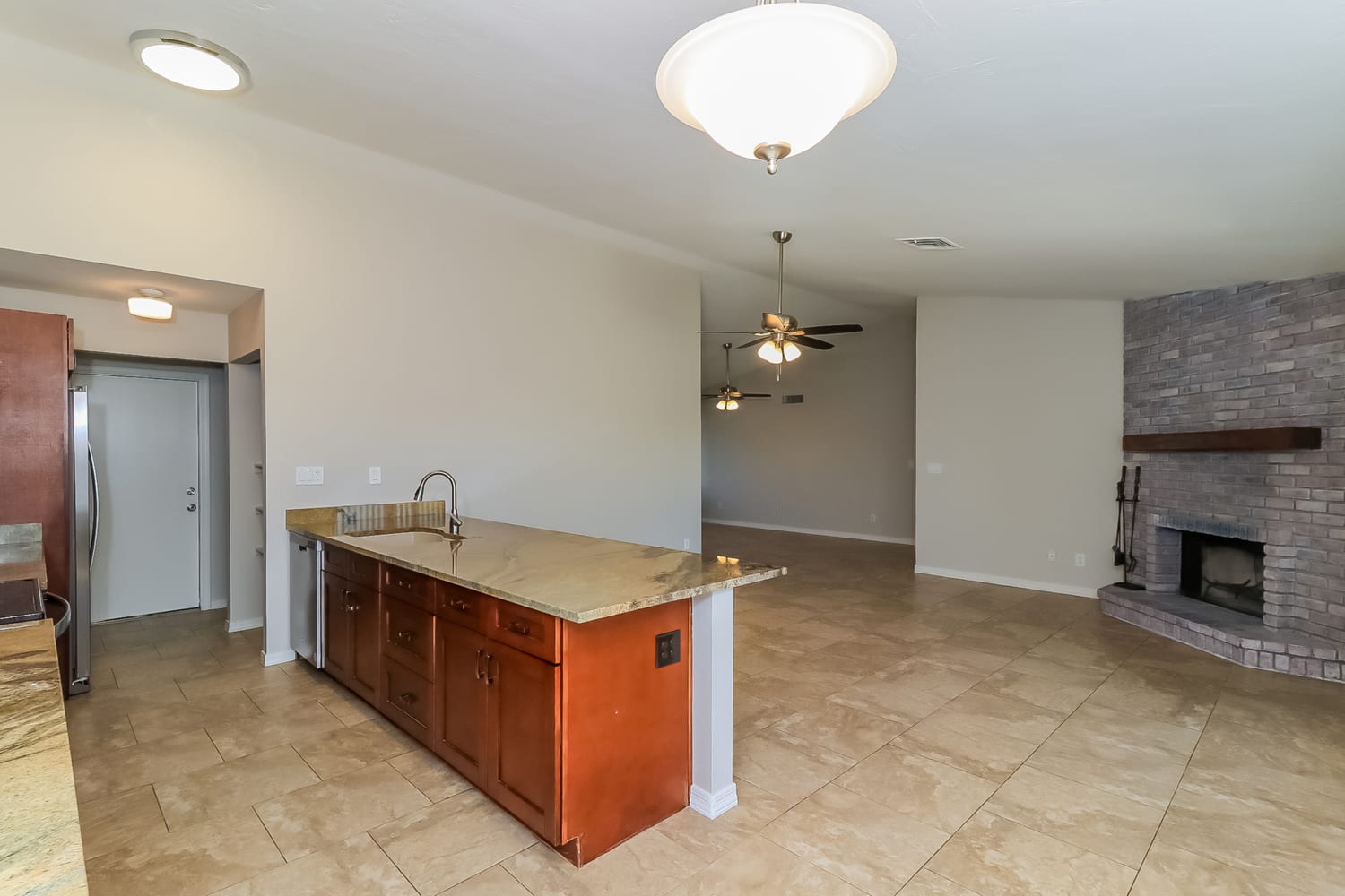 3041 E Bremen Street photo 5