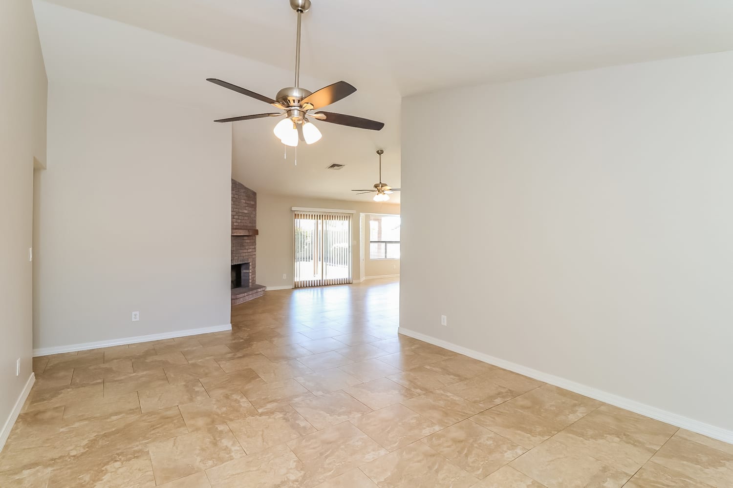 3041 E Bremen Street photo 2