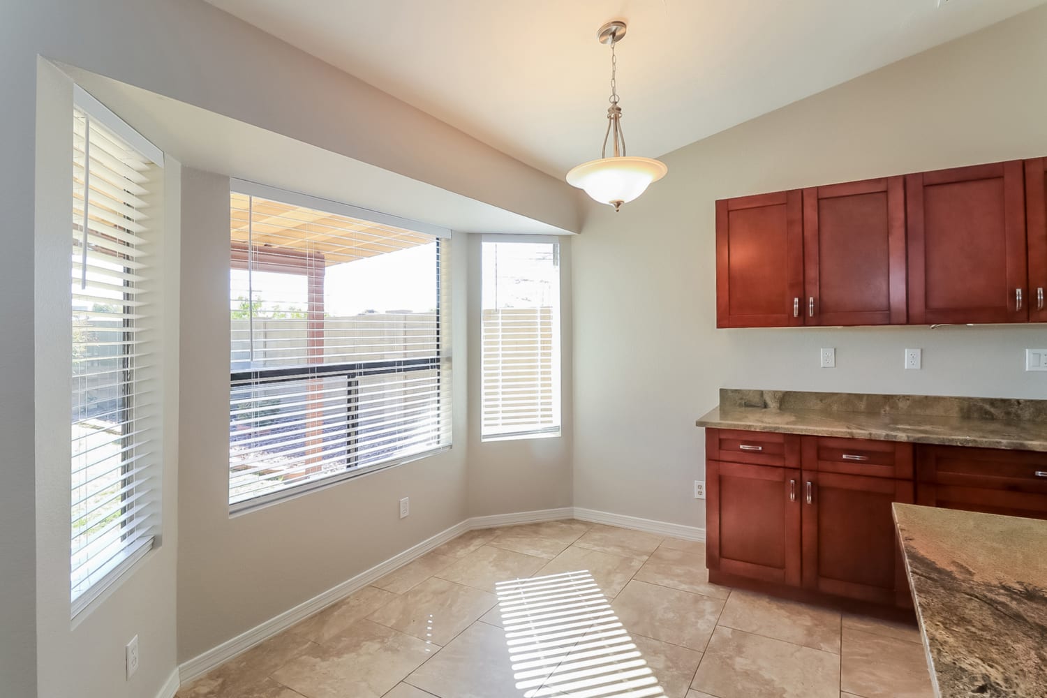 3041 E Bremen Street photo 4
