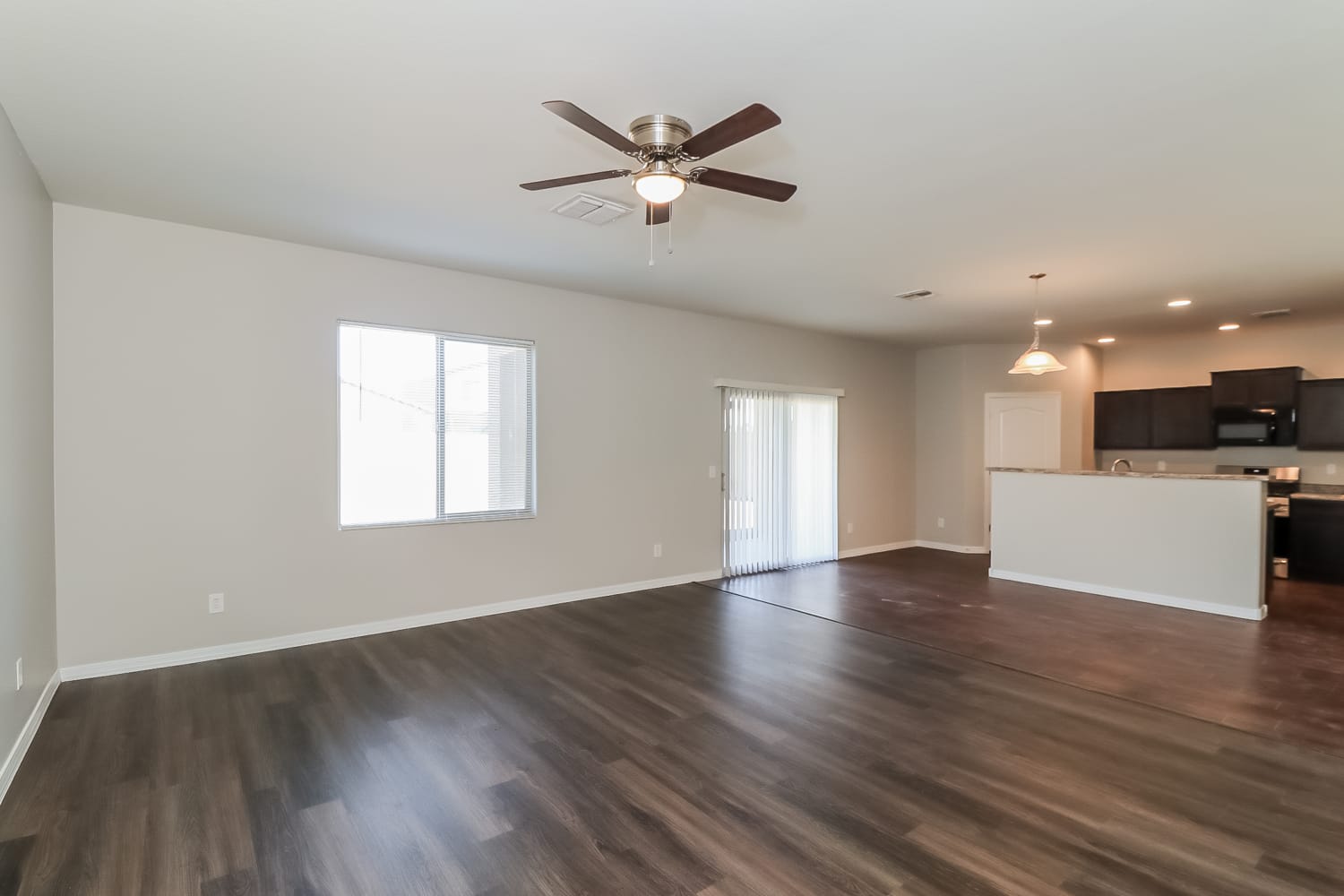 8226 W Wood Ln photo 3
