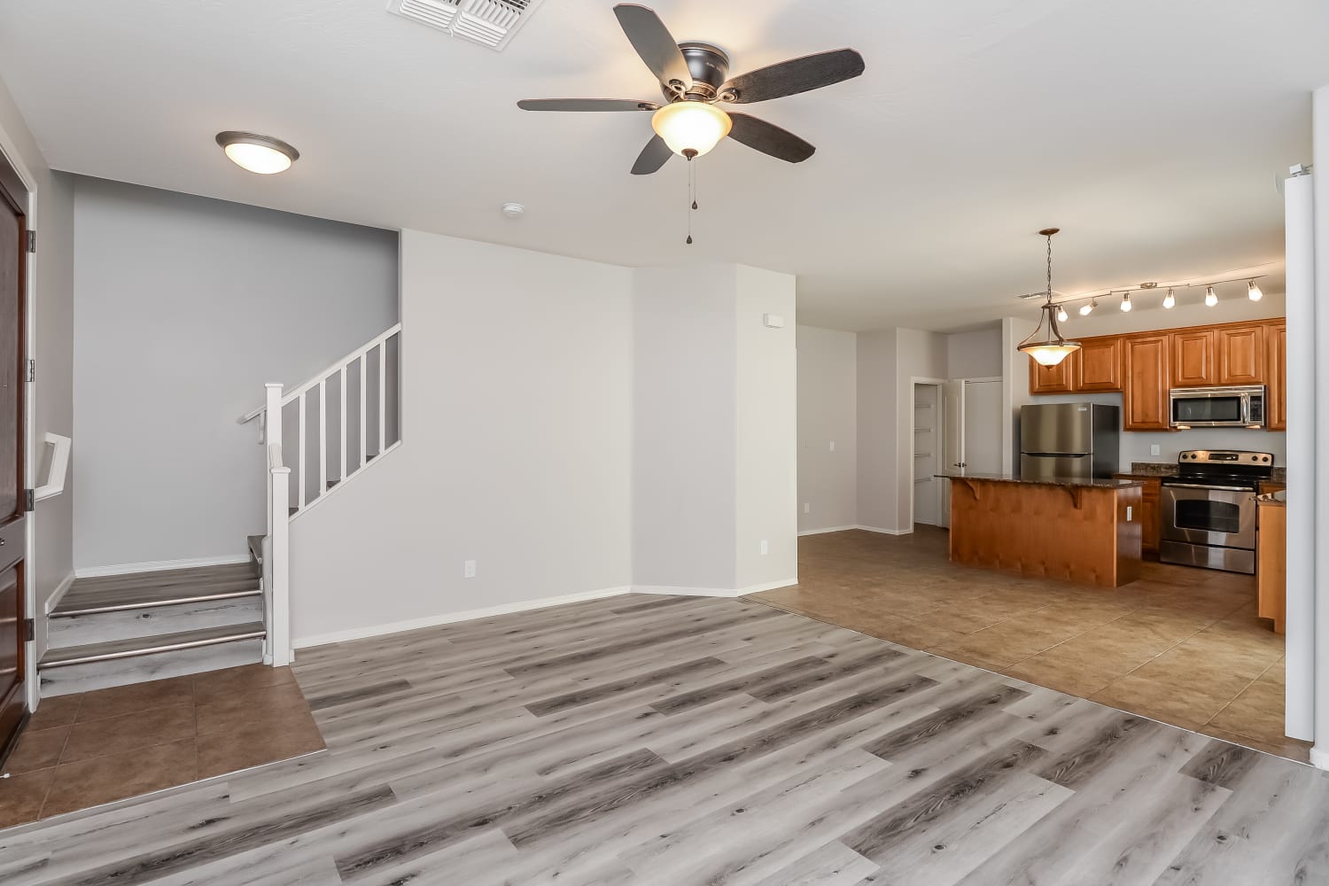 10135 E Isleta Ave photo 2