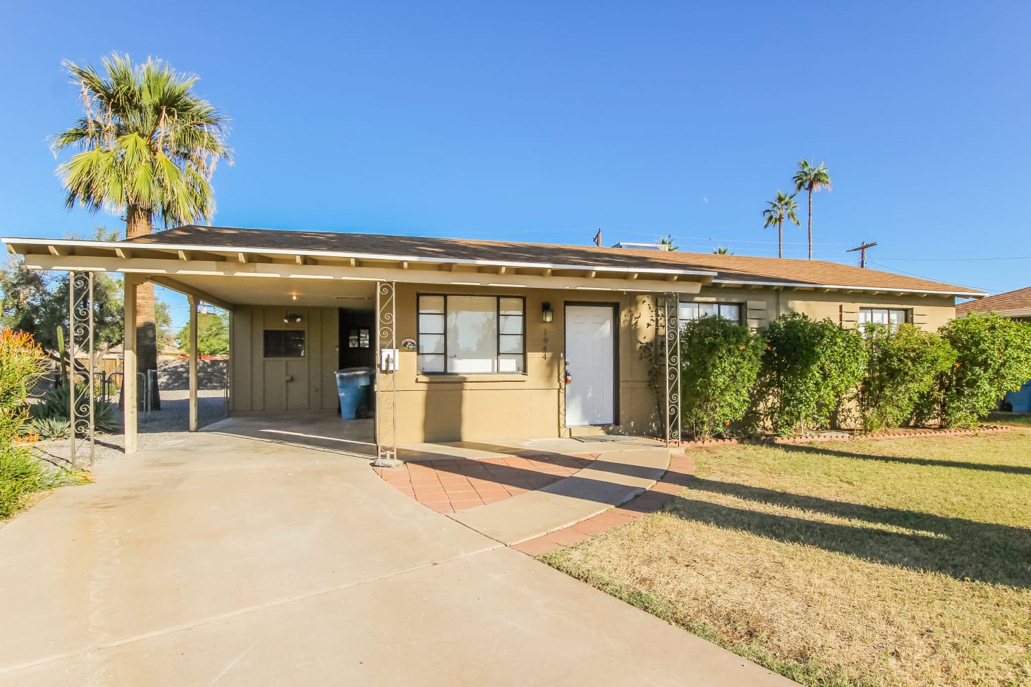 1944 W Gardenia Drive photo 2