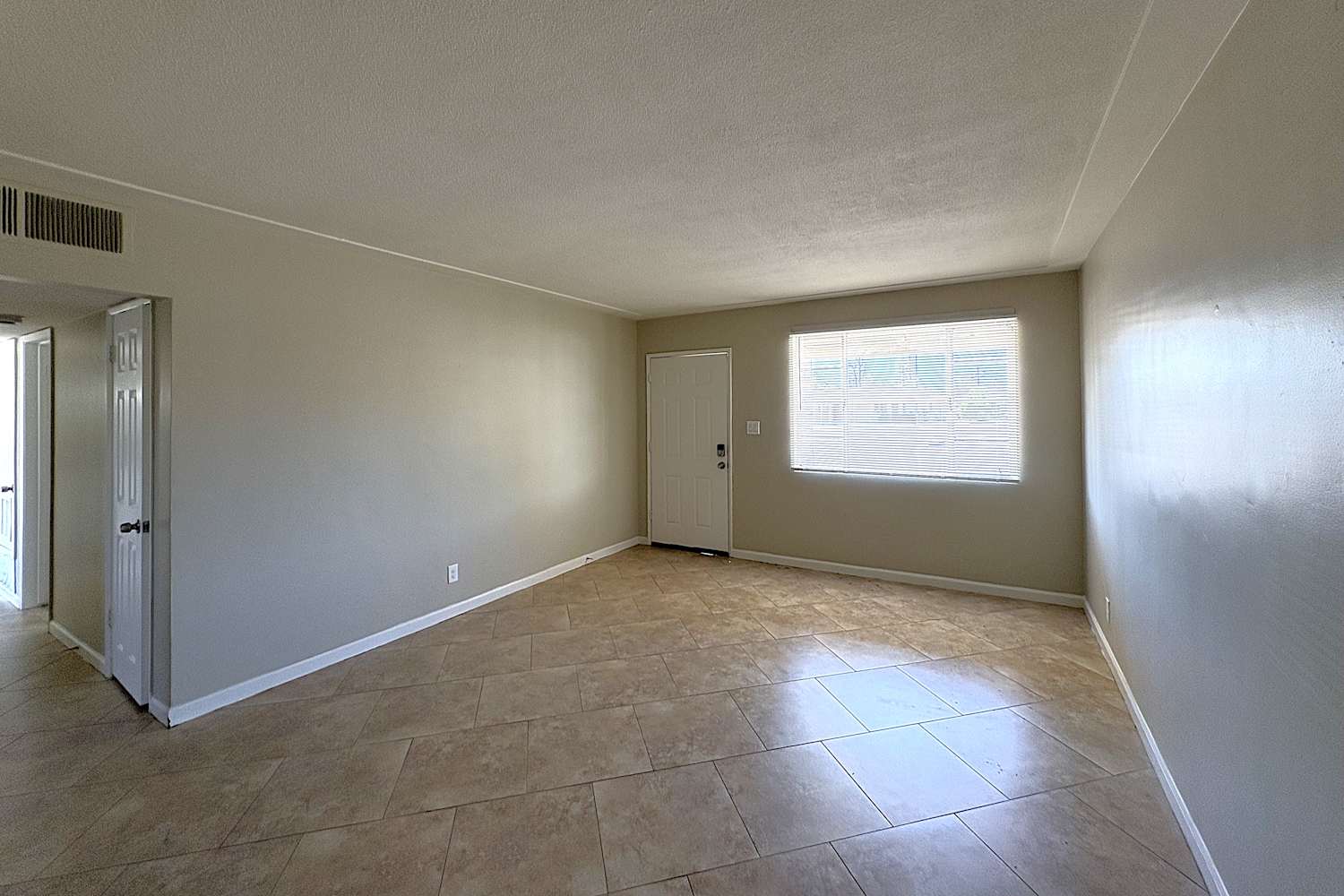 1944 W Gardenia Drive photo 3