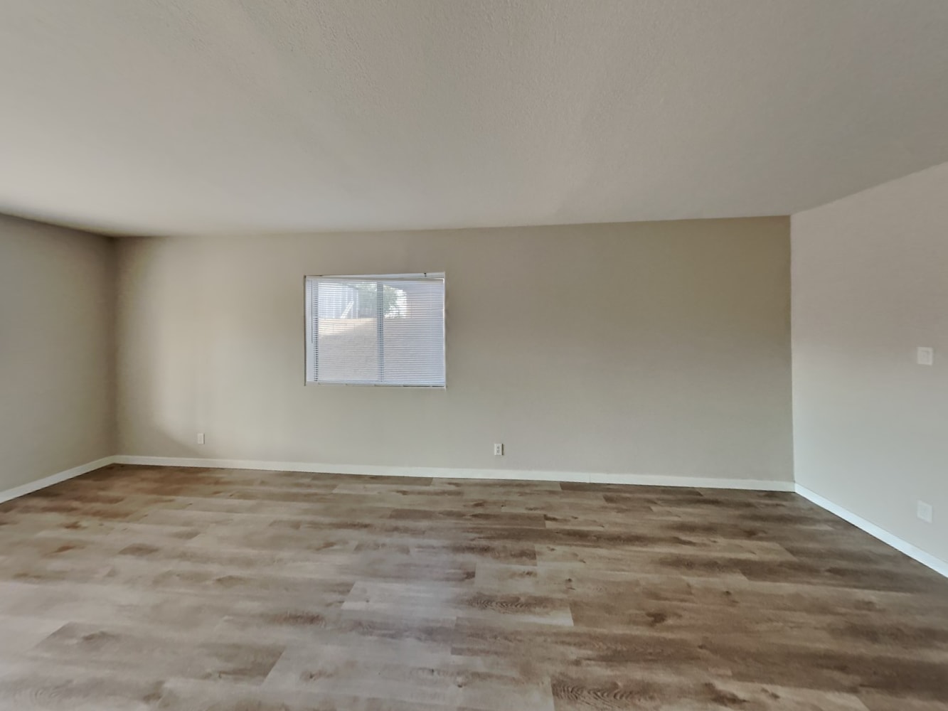 3529 W Chambers Street photo 5