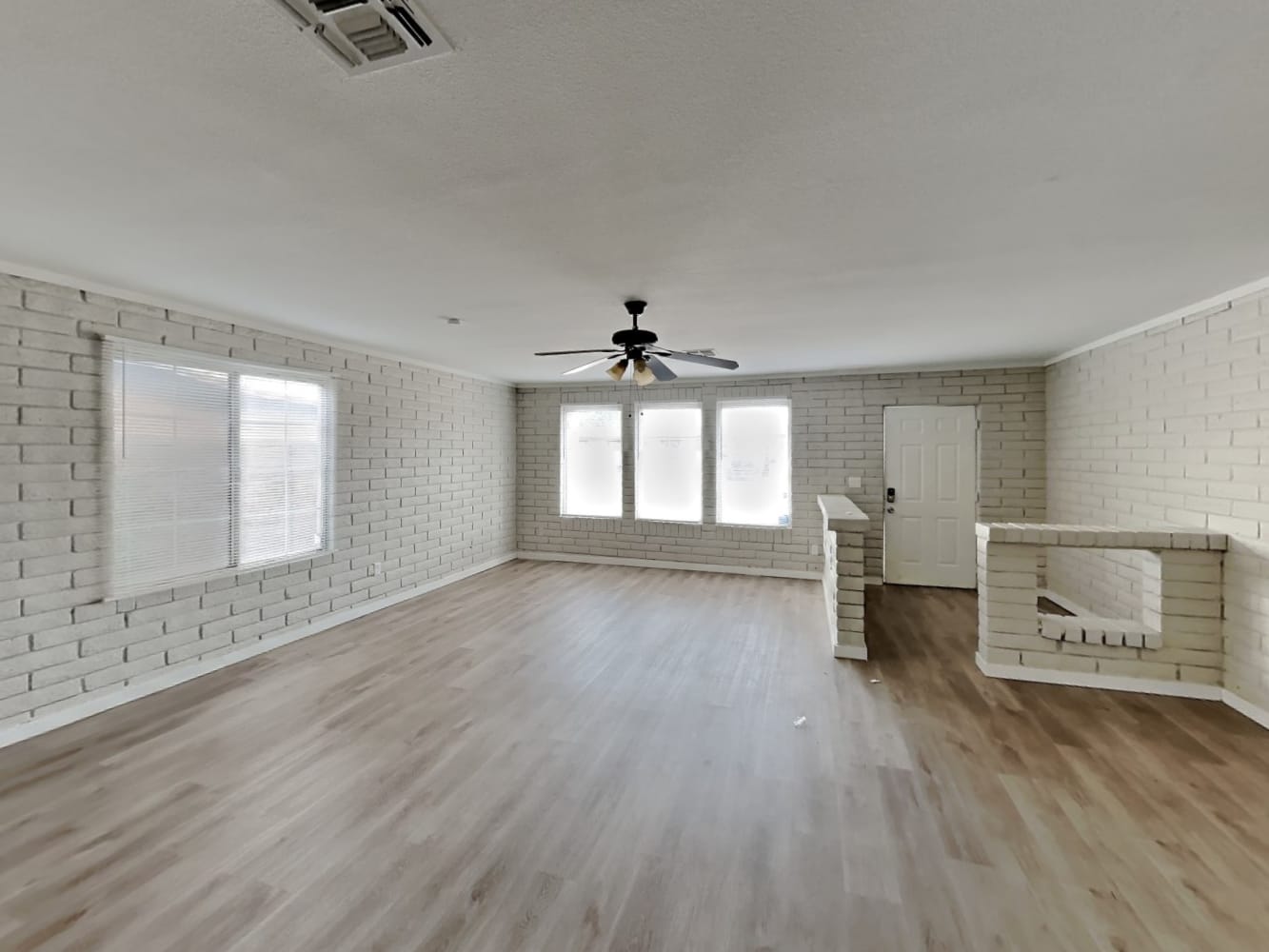 3529 W Chambers Street photo 4