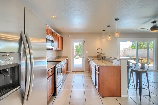 4 Bedroom single family home in Tempe photo 5