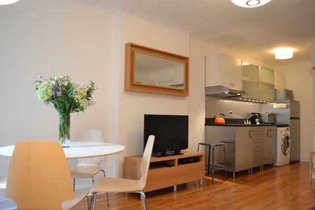 390 Everett Ave Palo Alto, CA 94301 photo 3