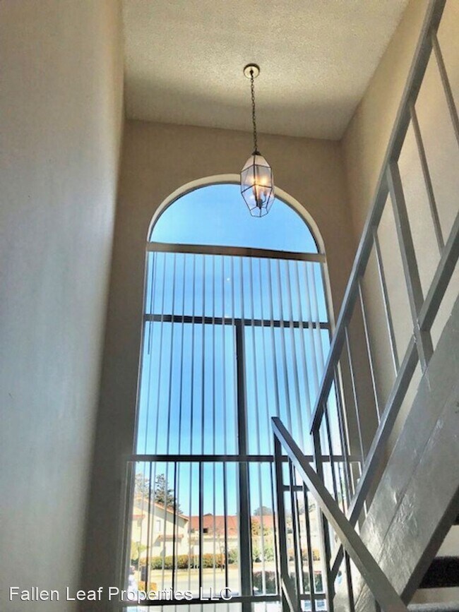 Tri Level Townhouse located in a Gated Community in San Pablo .. photo 2