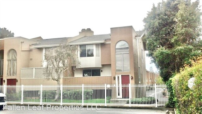 Tri Level Townhouse located in a Gated Community in San Pablo ..