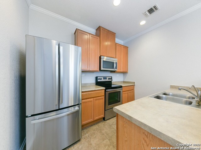 9847 Balboa Island San Antonio, TX 78245 photo 4