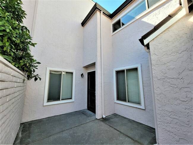 2553 Lancaster Ct Santa Clara, CA 95051 photo 4