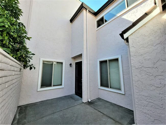 2553 Lancaster Ct Santa Clara, CA 95051 photo 4