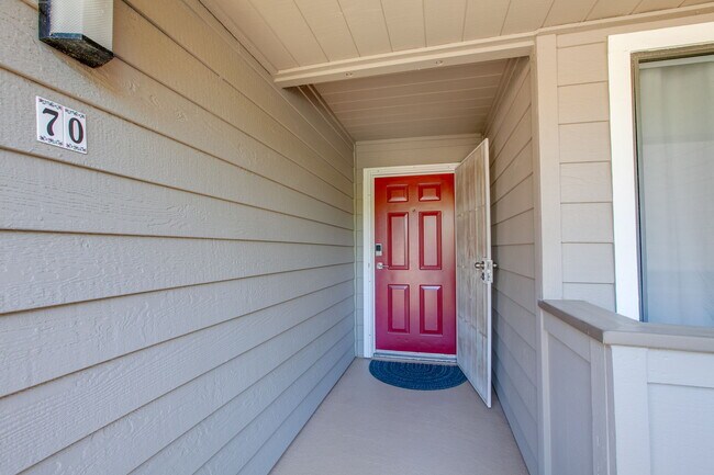 1075 Shadowridge Dr Vista, CA 92081 photo 4