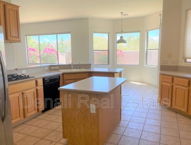 9331 E Mark Ln photo 4