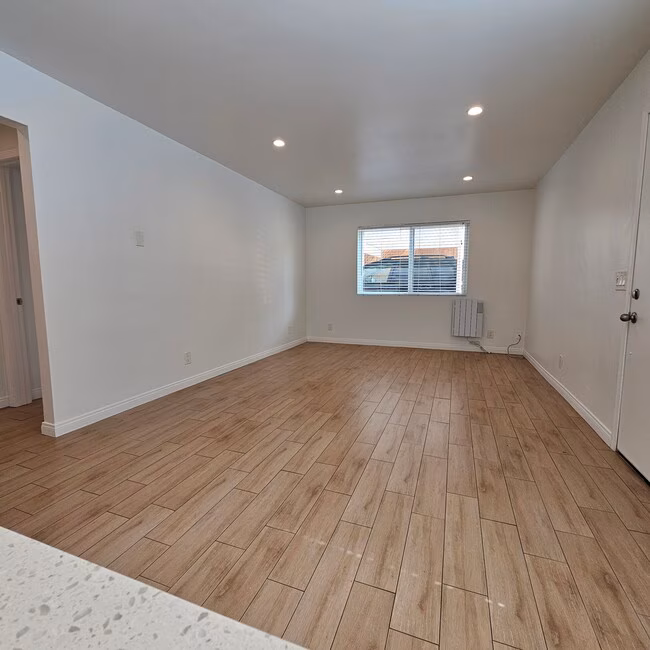1845 N Vulcan Ave Encinitas, CA 92024 photo 3