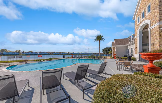 Lakeside Pointe Apartments & Townhomes photo 2