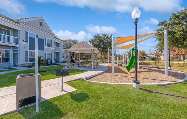 Lakeside Pointe Apartments & Townhomes photo 4