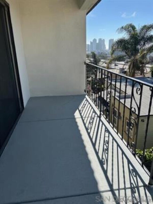 811 W Nutmeg St San Diego, CA 92103 photo 4