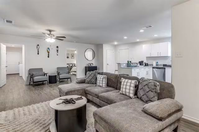 2310 Dalworth St Grand Prairie, TX 75050 photo 3