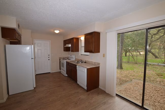 9023 Sawtooth Ln Austin, TX 78729 photo 3
