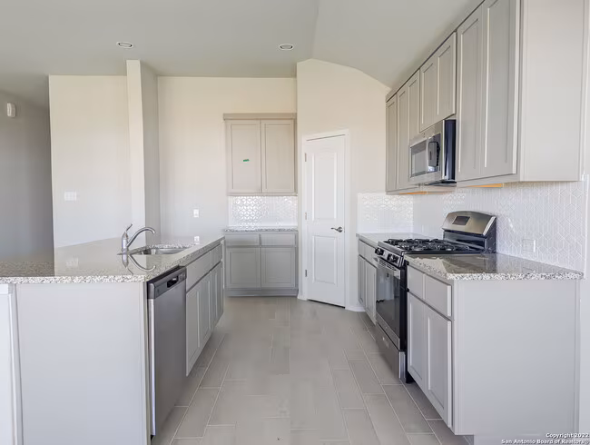 163 Spiny Lizard Ln San Marcos, TX 78666 photo 5