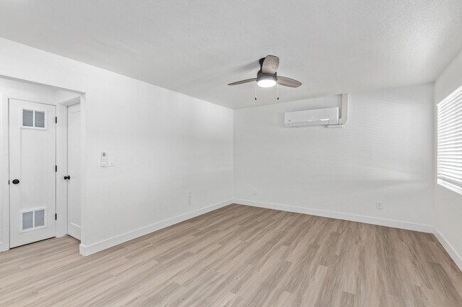 107 W Broadway Rd Tempe, AZ 85282 photo 2
