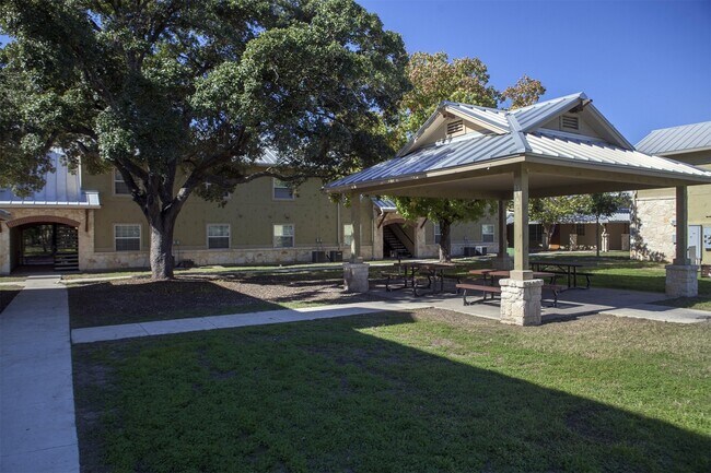 779 W Mayfield Blvd San Antonio, TX 78211 photo 3