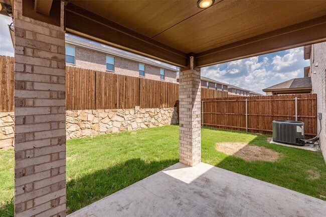 721 Rolling Terrace Cir Granbury, TX 76049 photo 3