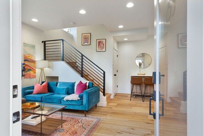 71D W Dravus St Seattle, WA 98119 photo 2
