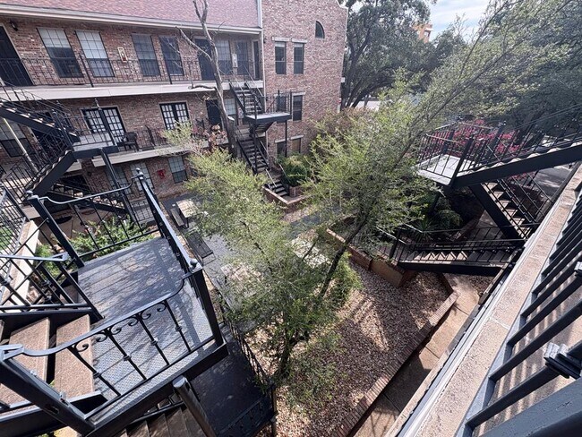 2801 Rio Grande St Austin, TX 78705 photo 3