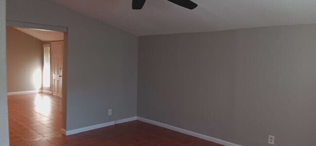 4133-4135 Hawthorne Ave Dallas, TX 75219 photo 3