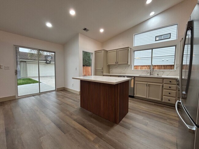 Gorgeous Remodeled Single Story in Brentwood photo 5