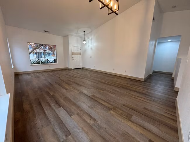 Gorgeous Remodeled Single Story in Brentwood photo 4