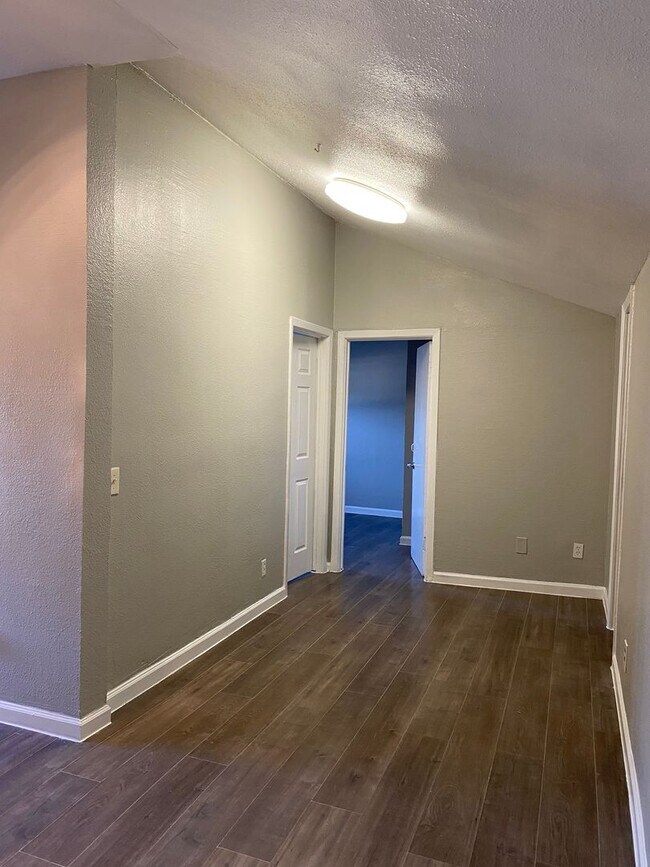 602 Lovett Ave San Antonio, TX 78211 photo 2