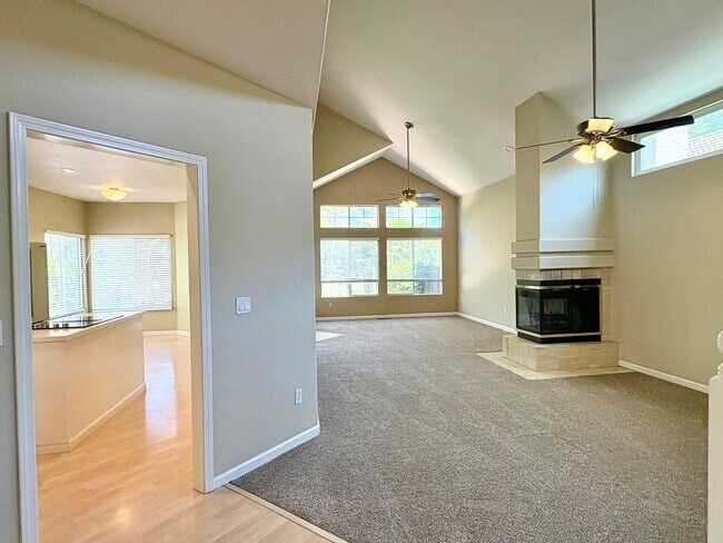 Gorgeous 3 Bedroom, 3 Bathroom Discovery Bay Country Club Home photo 3