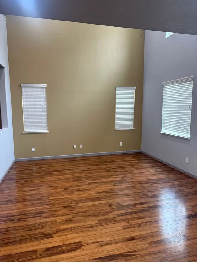2165 Parkhurst St Hayward, CA 94541 photo 2