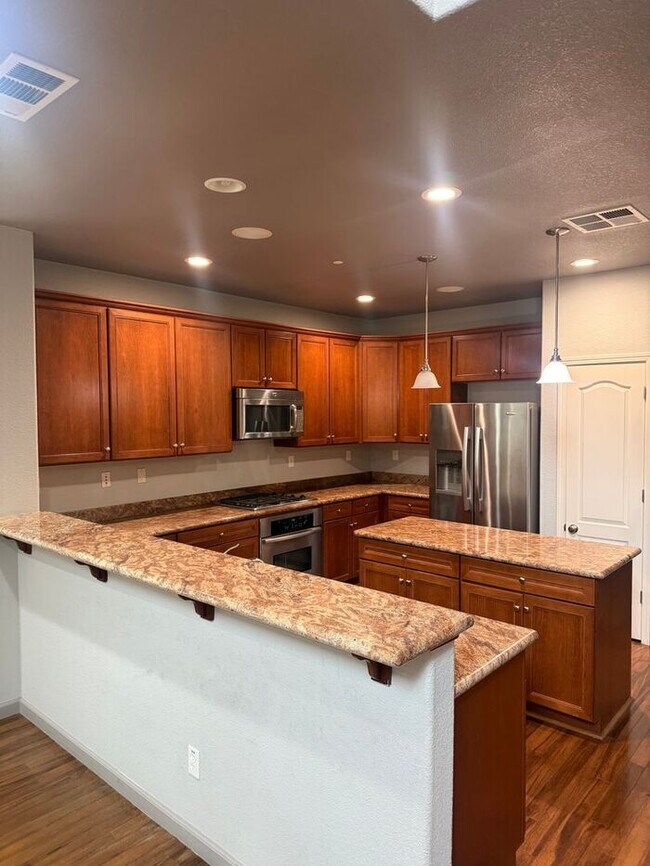 2165 Parkhurst St Hayward, CA 94541 photo 4