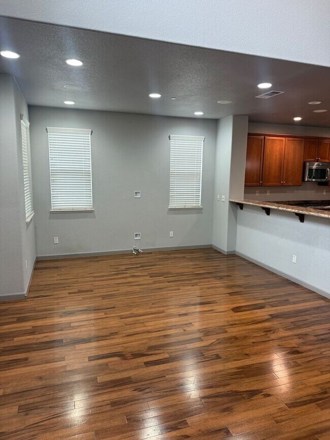 2165 Parkhurst St Hayward, CA 94541 photo 3