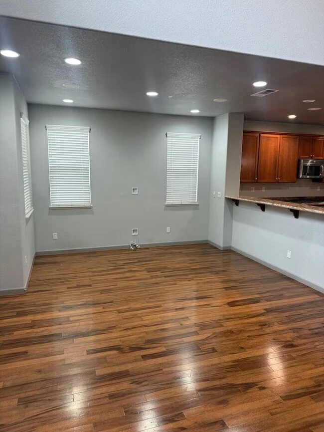 2165 Parkhurst St Hayward, CA 94541 photo 3