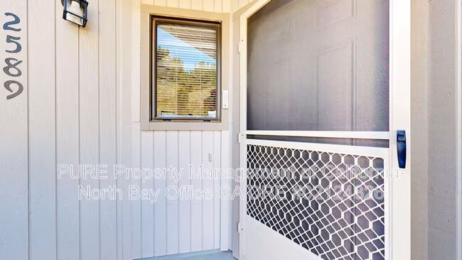 2589 Westberry Dr Santa Rosa, CA 95403 photo 2