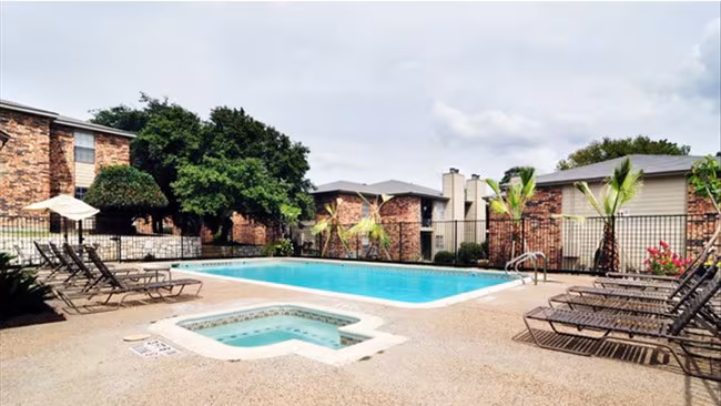 Riverwood Apartments photo 4