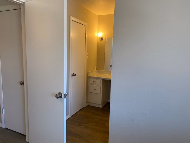 Monarch Court photo 5