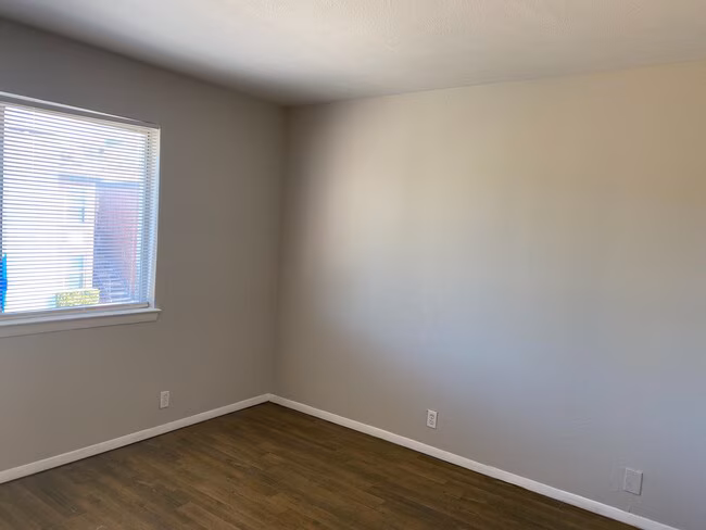 Monarch Court photo 3