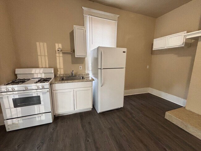 241 Post Ave San Antonio, TX 78215 photo 4