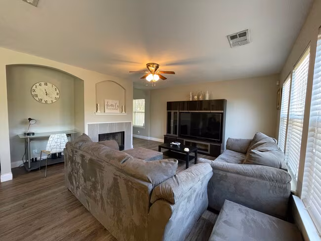 10506 Tiger Way San Antonio, TX 78251 photo 2