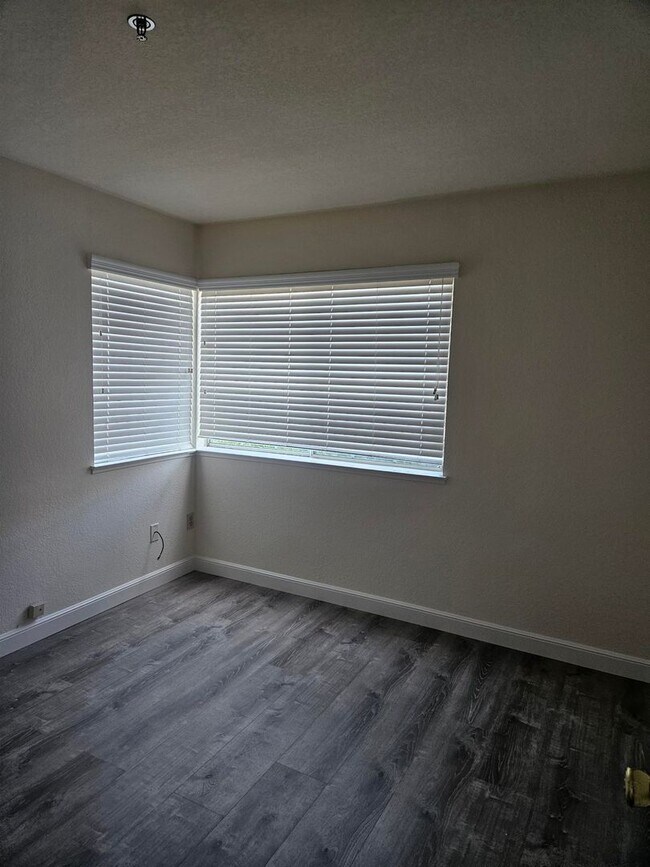 1813 Ipswich Ln Daly City, CA 94014 photo 4
