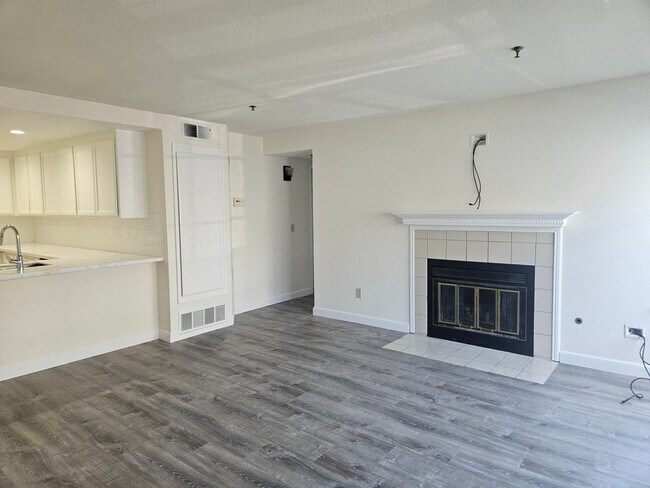 1813 Ipswich Ln Daly City, CA 94014 photo 3