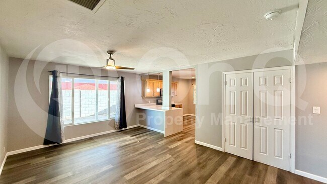 3830 W Cavalier Dr Phoenix, AZ 85019 photo 5