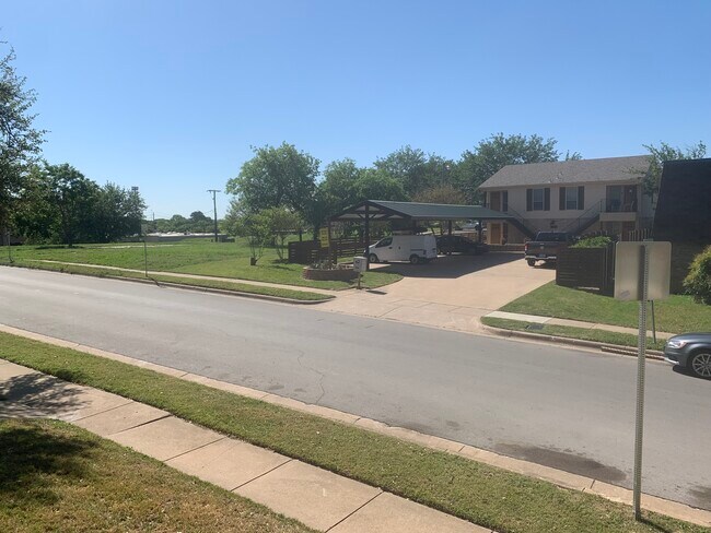3641 Bryce Ave Fort Worth, TX 76107 photo 2