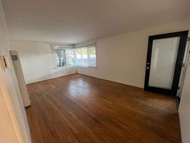 354 Palomar Ave La Jolla, CA 92307 photo 3